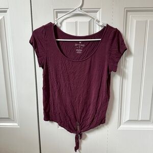 American Eagle maroon t-shirt